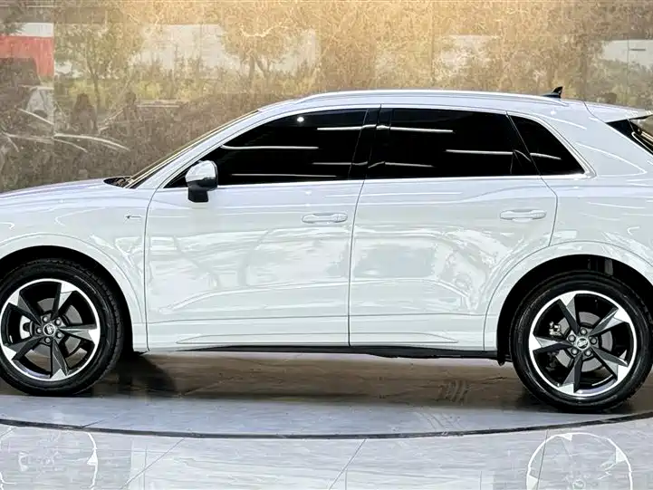 Audi Q3 2023 35 TFSI S Line