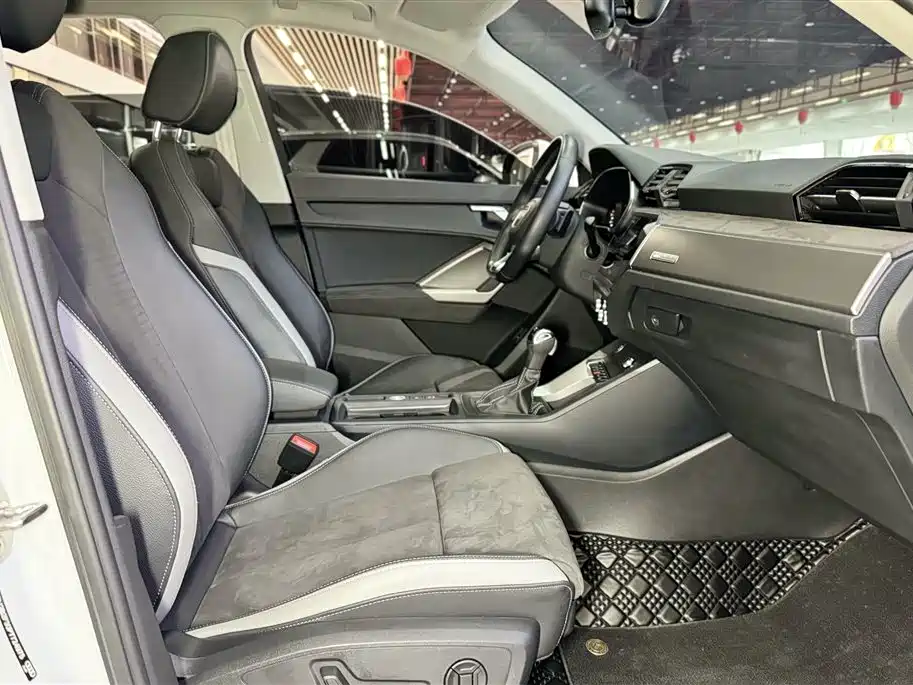 Audi Q3 2023 35 TFSI S Line