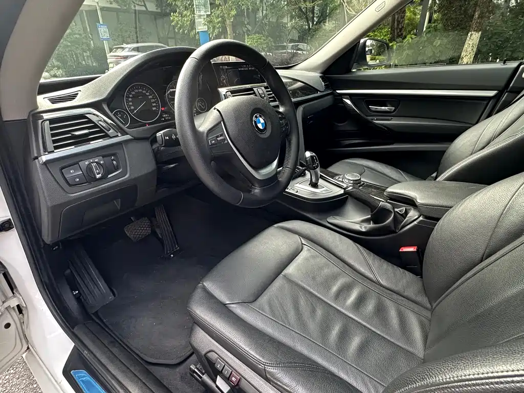 BMW 3 Series GT 2014 320i Design Package