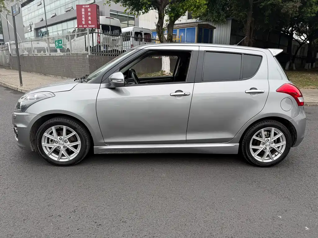Suzuki Swift 2014 1.6L CVT FWD Luxury Edition