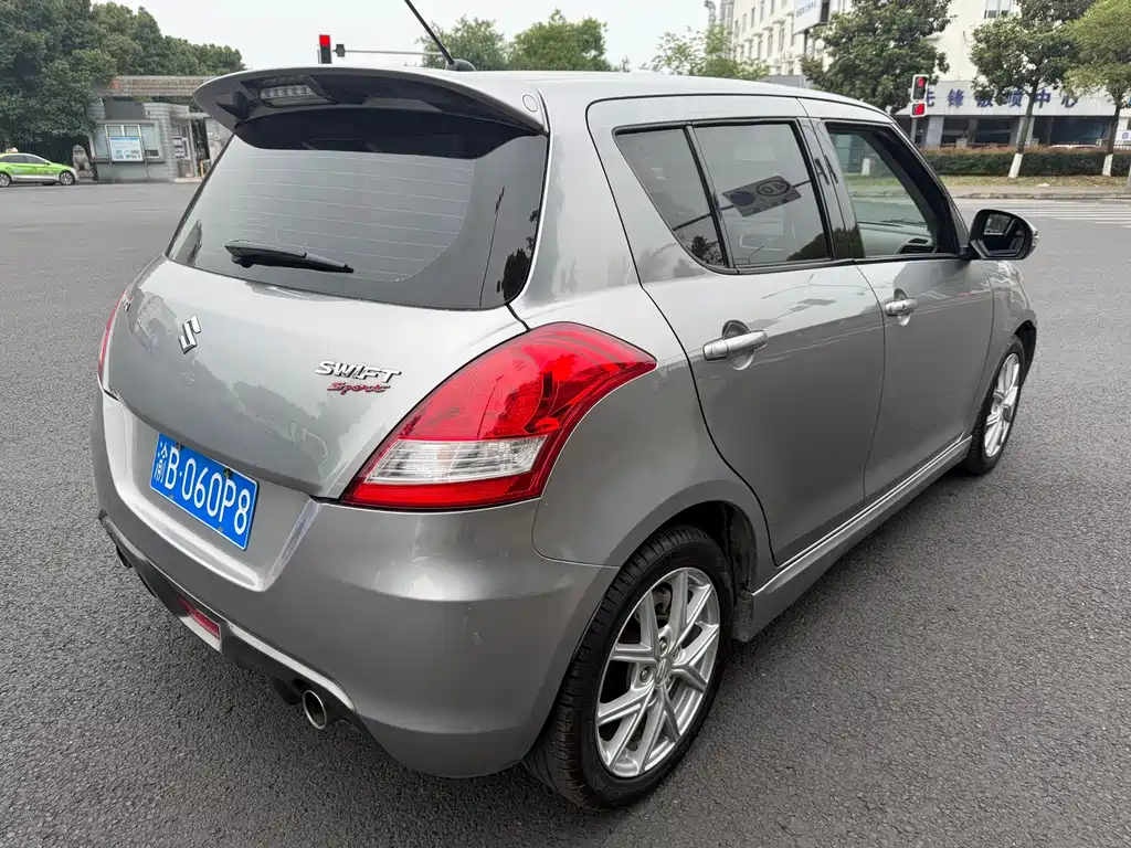 Suzuki Swift 2014 1.6L CVT FWD Luxury Edition