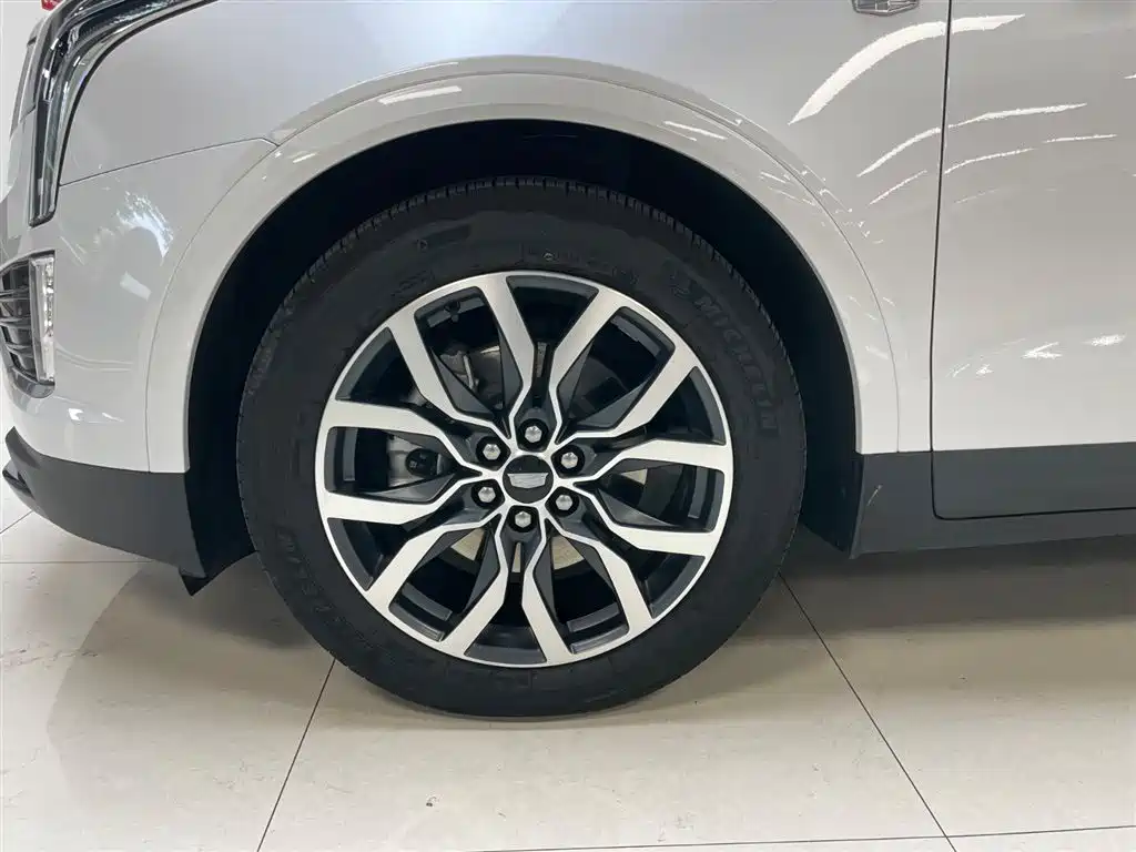 Cadillac XT5 2021 28T AWD Leading Sport Edition