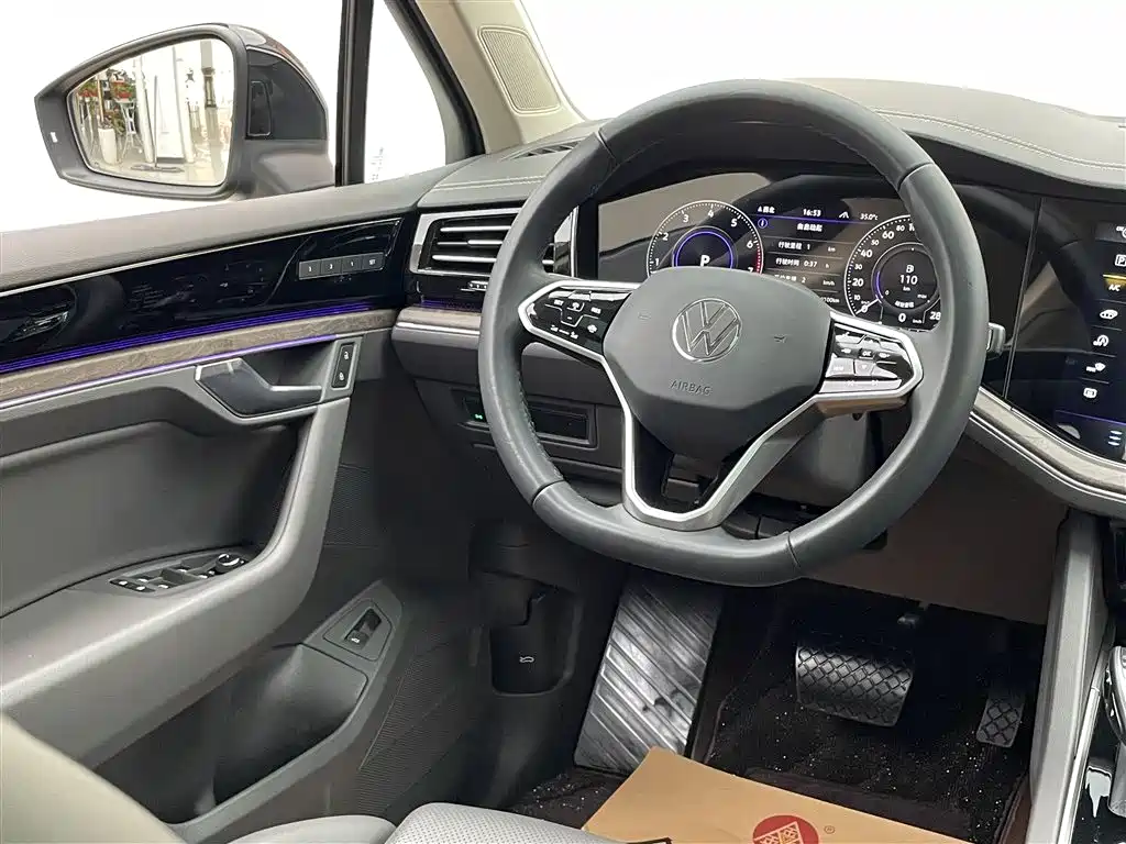 Volkswagen Touareg 2023 3.0TSI Sharp Edition Classic Sport Package