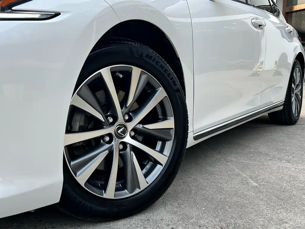 Lexus ES 2021 200 Excellence Edition