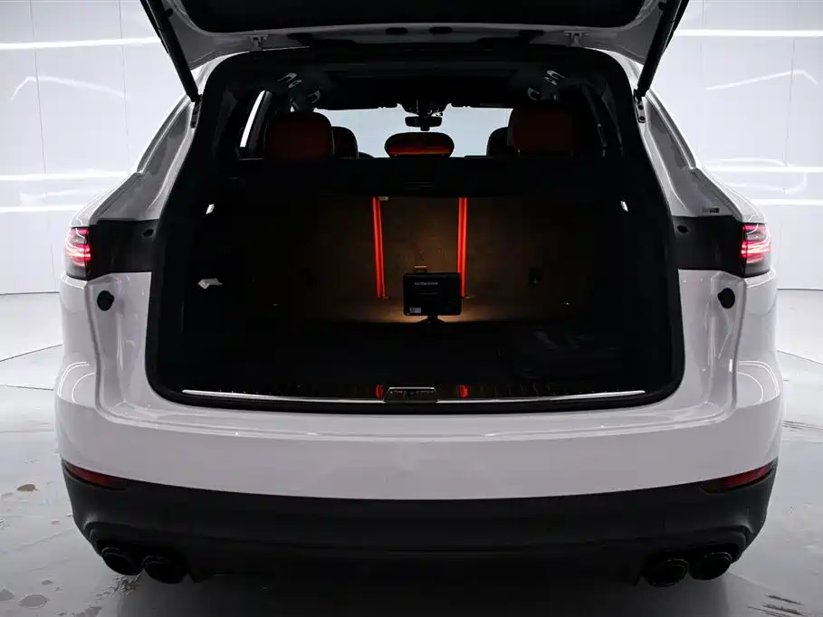 Porsche Cayenne 2023 Platinum Edition