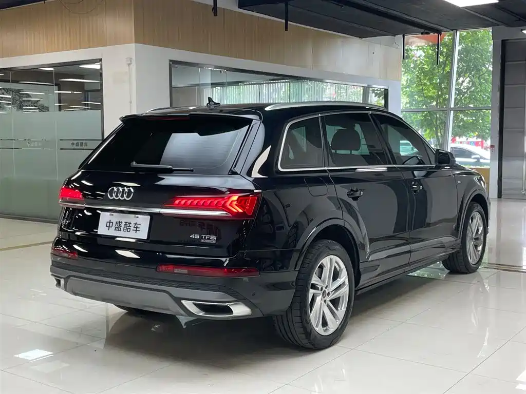 Audi Q7 2023 45 TFSI quattro S line Sport