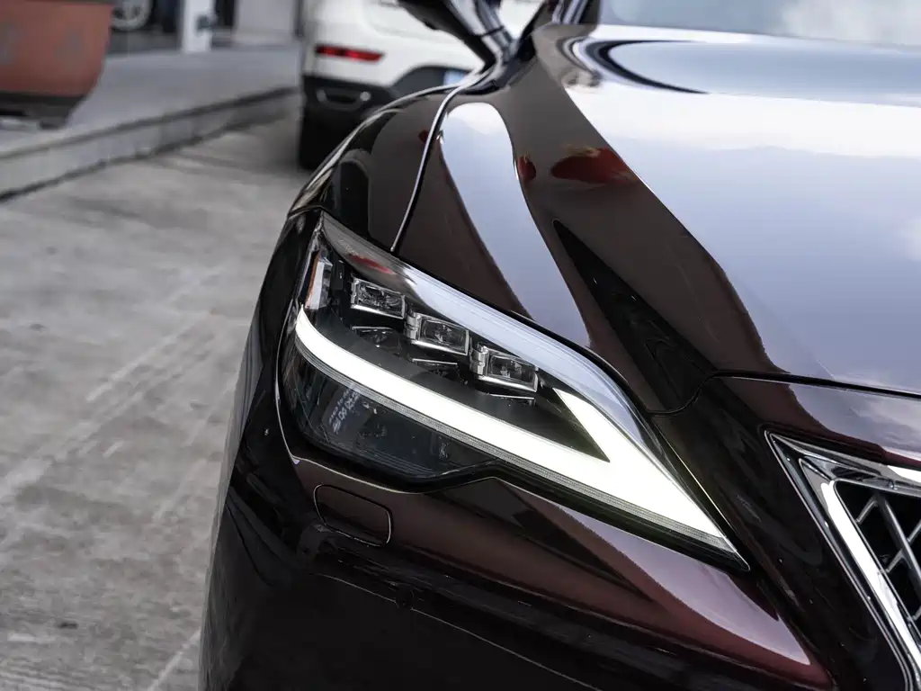 Lexus LS 2021 500h Luxury Edition