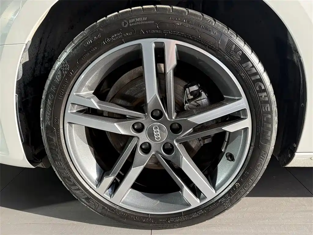 Audi A4L 2022 40 TFSI Luxury Dynamic Edition