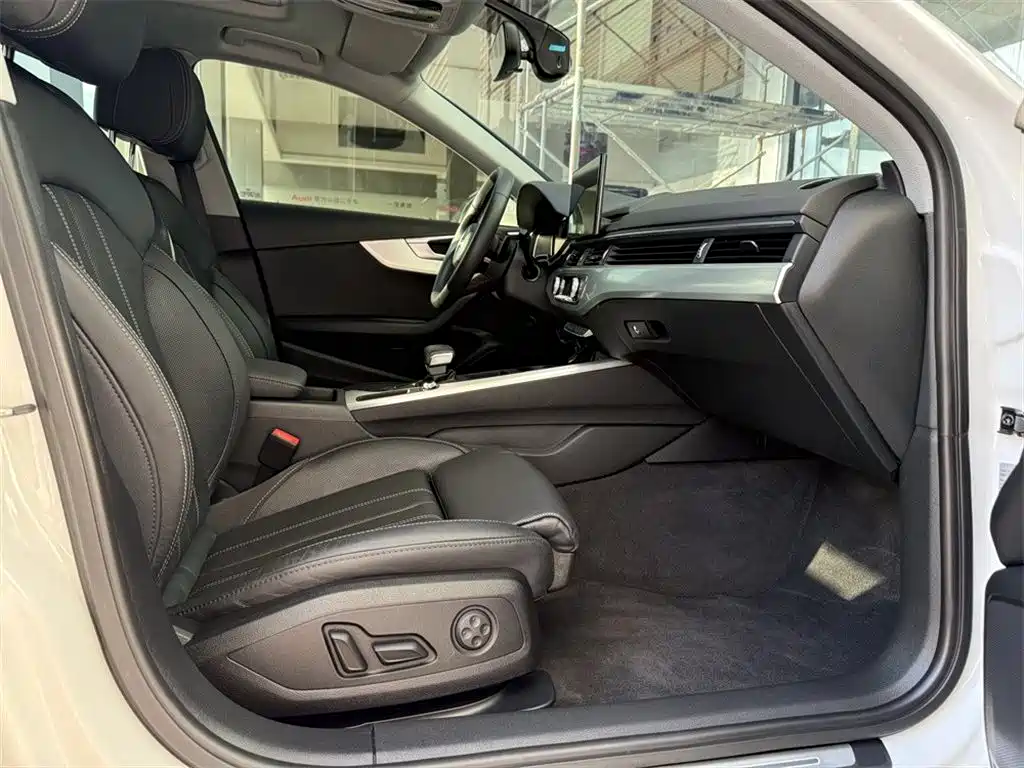 Audi A4L 2022 40 TFSI Luxury Dynamic Edition