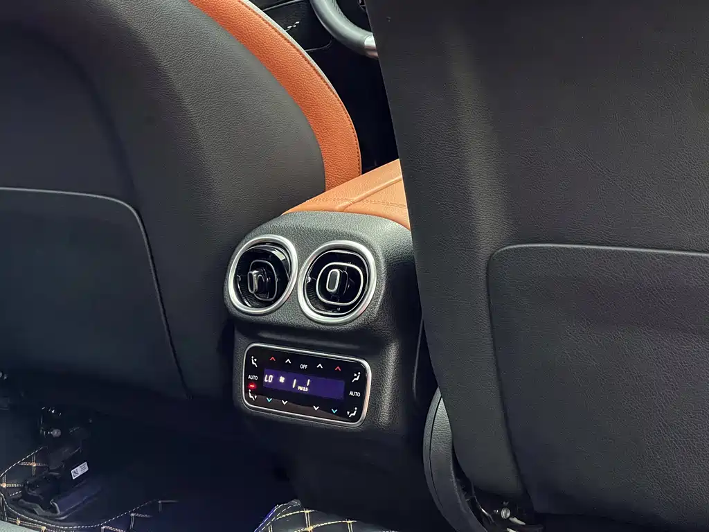 Mercedes-Benz GLC 2023 GLC 260 L 4MATIC Dynamic 5-seat Model