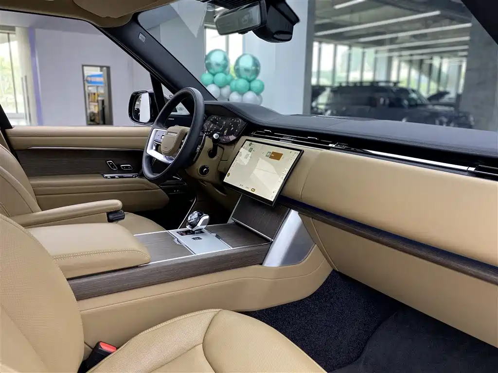 Range Rover 2025 3.0 L6 400PS Autobiography LWB