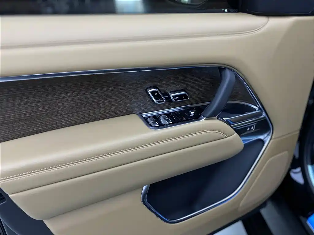 Range Rover 2025 3.0 L6 400PS Autobiography LWB