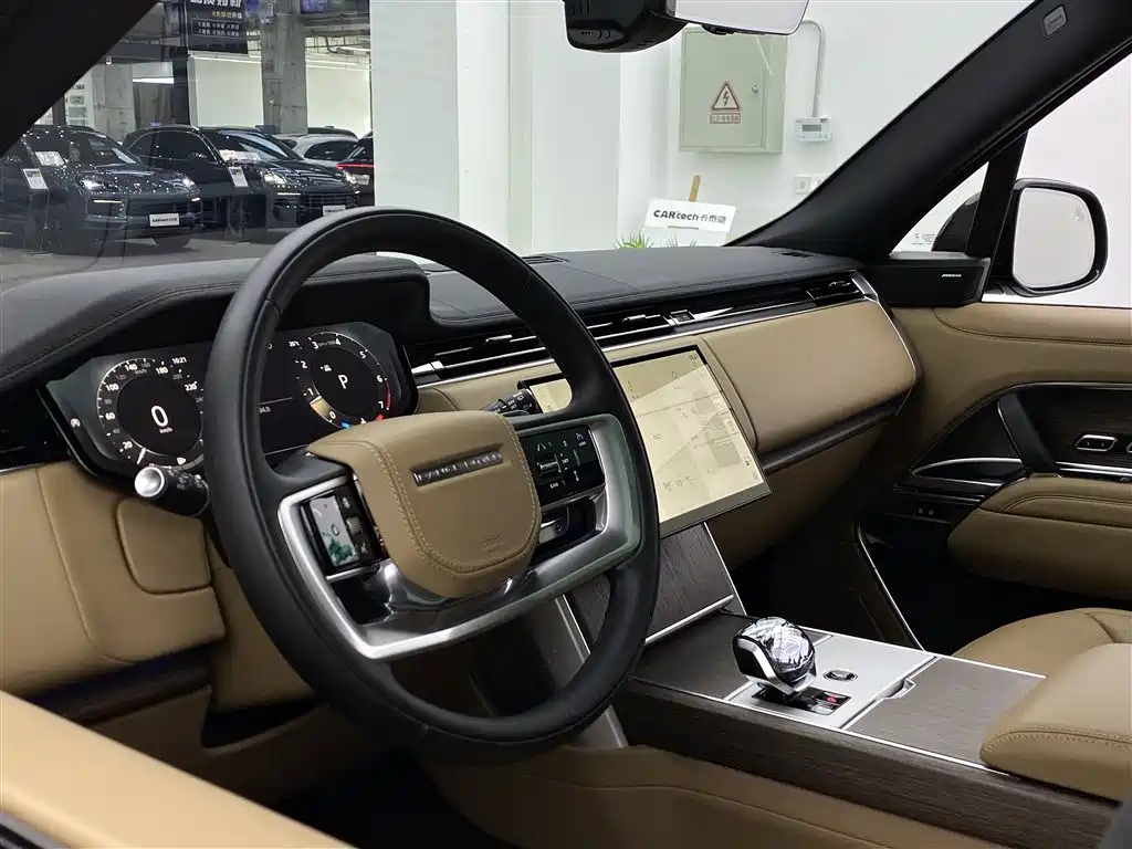 Range Rover 2025 3.0 L6 400PS Autobiography LWB