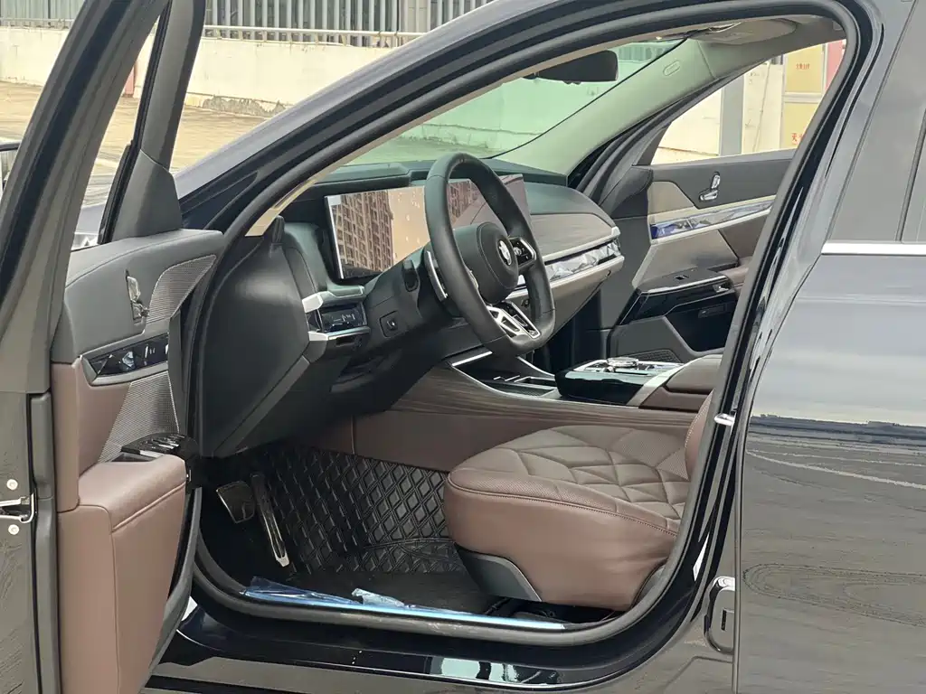 BMW 7 Series 2023 735Li M Sport Package