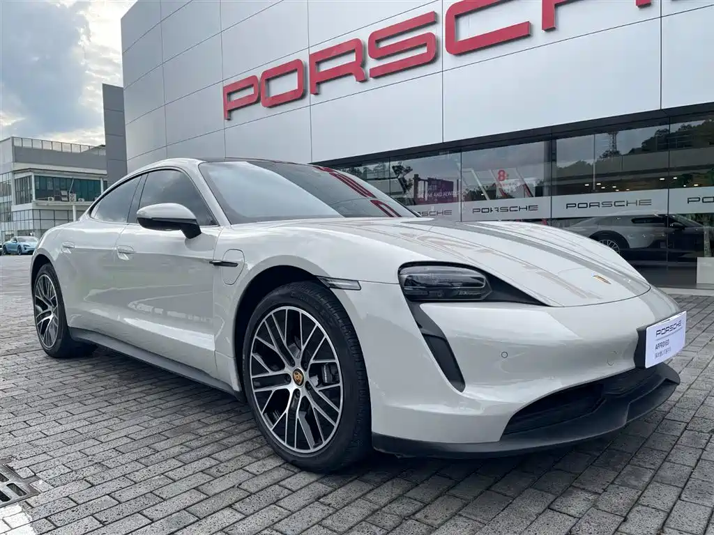 Porsche Taycan 2022