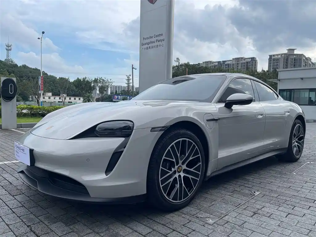 Porsche Taycan 2022