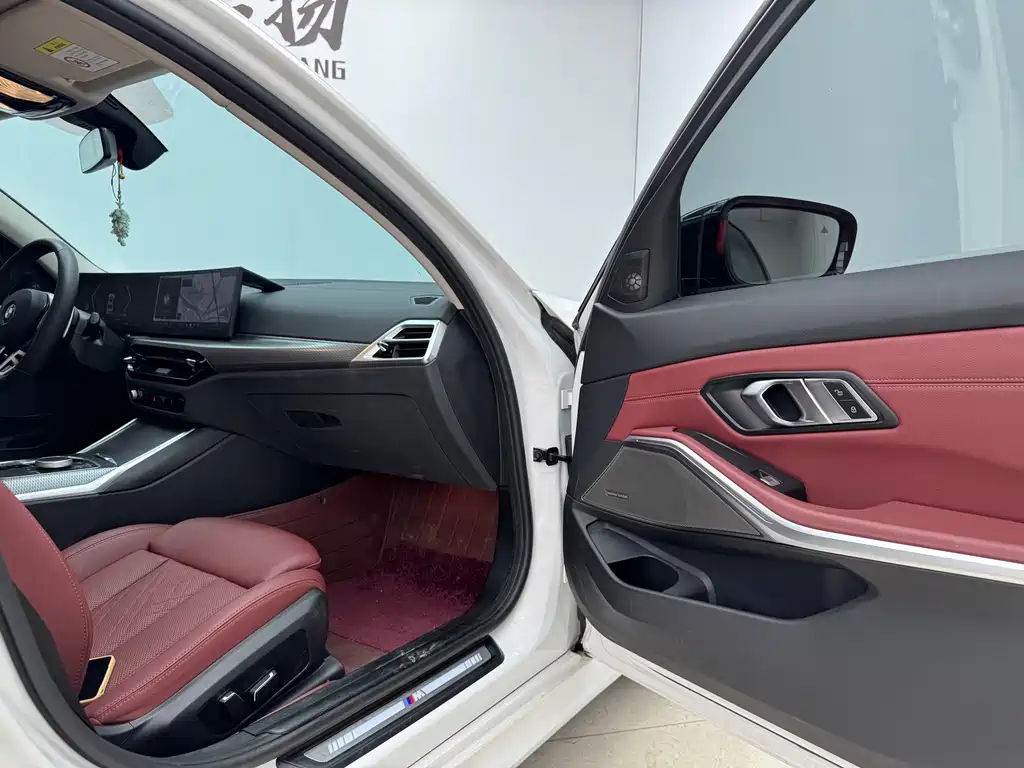 BMW 3 Series 2025 330Li M Sport Night Edition