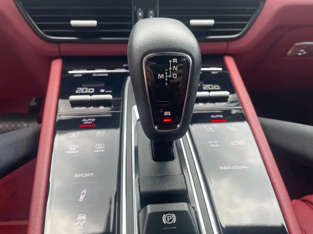 Porsche Cayenne 2023 3.0T Platinum Edition