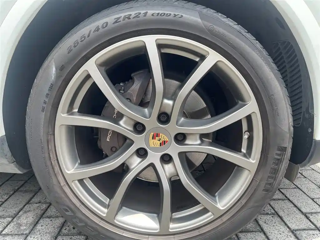 Porsche Cayenne 2023 3.0T Platinum Edition