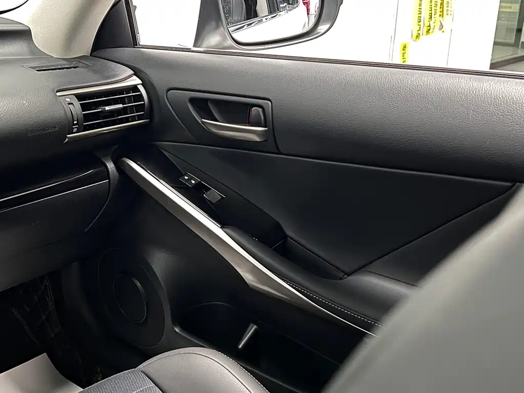 Lexus IS 300 2017