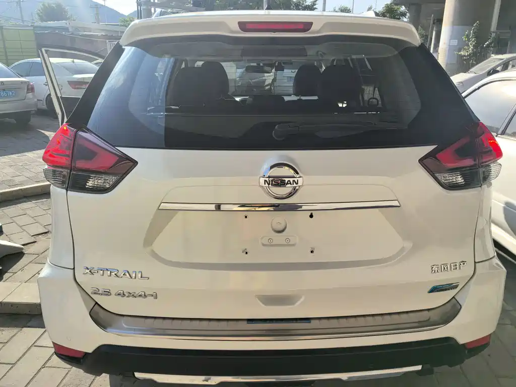 Nissan X-Trail 2017 2.5L CVT Luxury 4WD