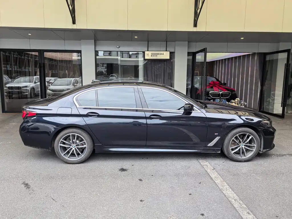 BMW 5 Series 2021 525Li M Sport Package