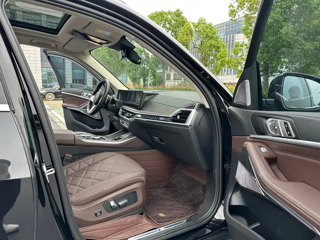 BMW X5 2025 xDrive 30Li Prestige Edition M Sport Night Package