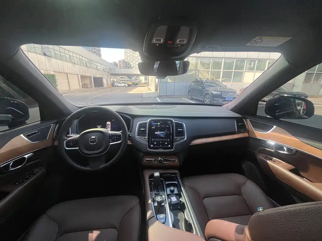 Volvo XC90 2025 B5 Core 5-Seater