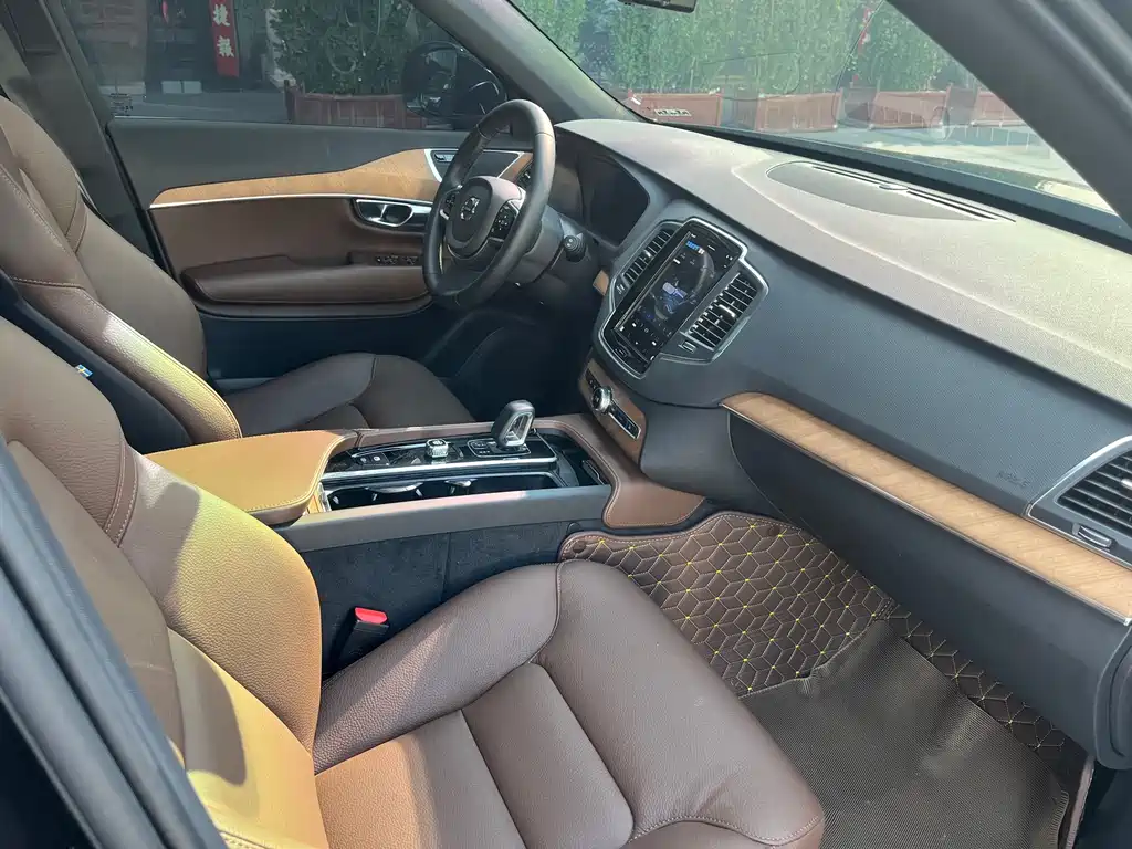 Volvo XC90 2025 B5 Core 5-Seater