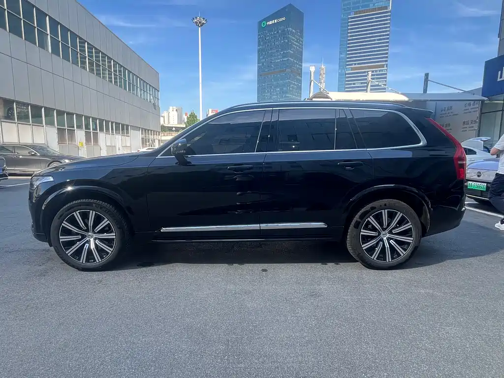 Volvo XC90 2025 B5 Core 5-Seater