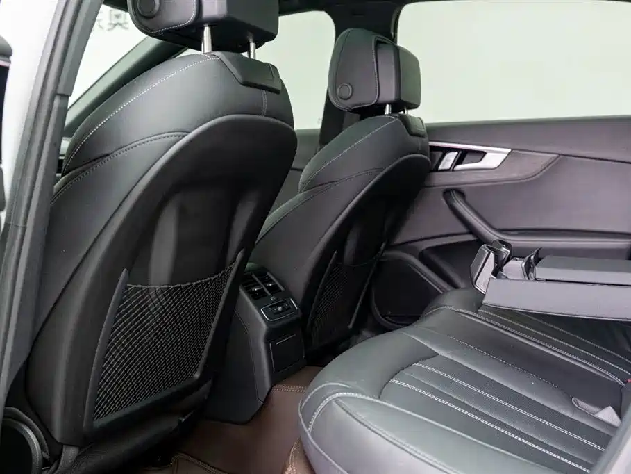 Audi A4L 2024 40 TFSI Luxury Dynamic Edition