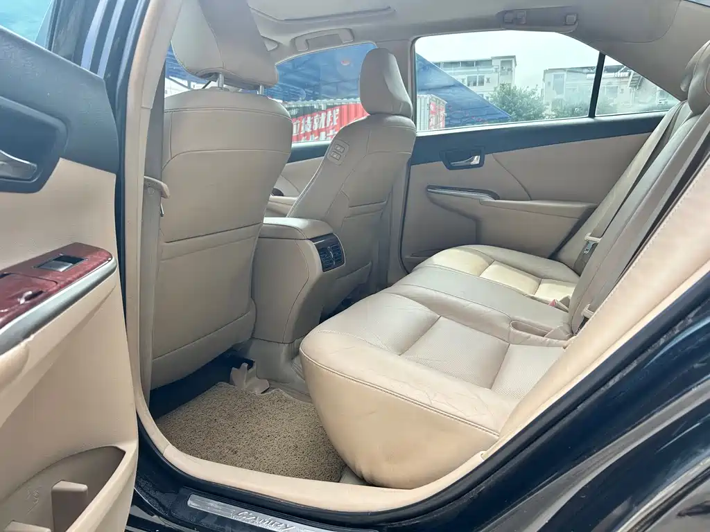 Camry 2012 2.0G Luxury Edition