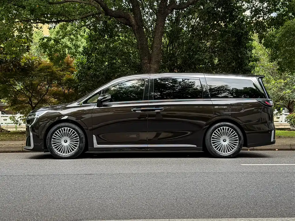 Voyah Dreamer 2025 PHEV AWD Flagship Kunpeng Edition