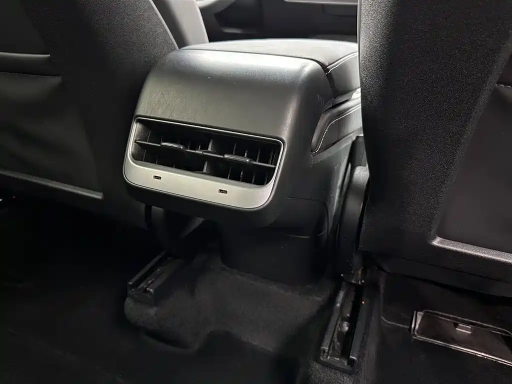 Tesla Model Y 2023 Long Range All-Wheel Drive