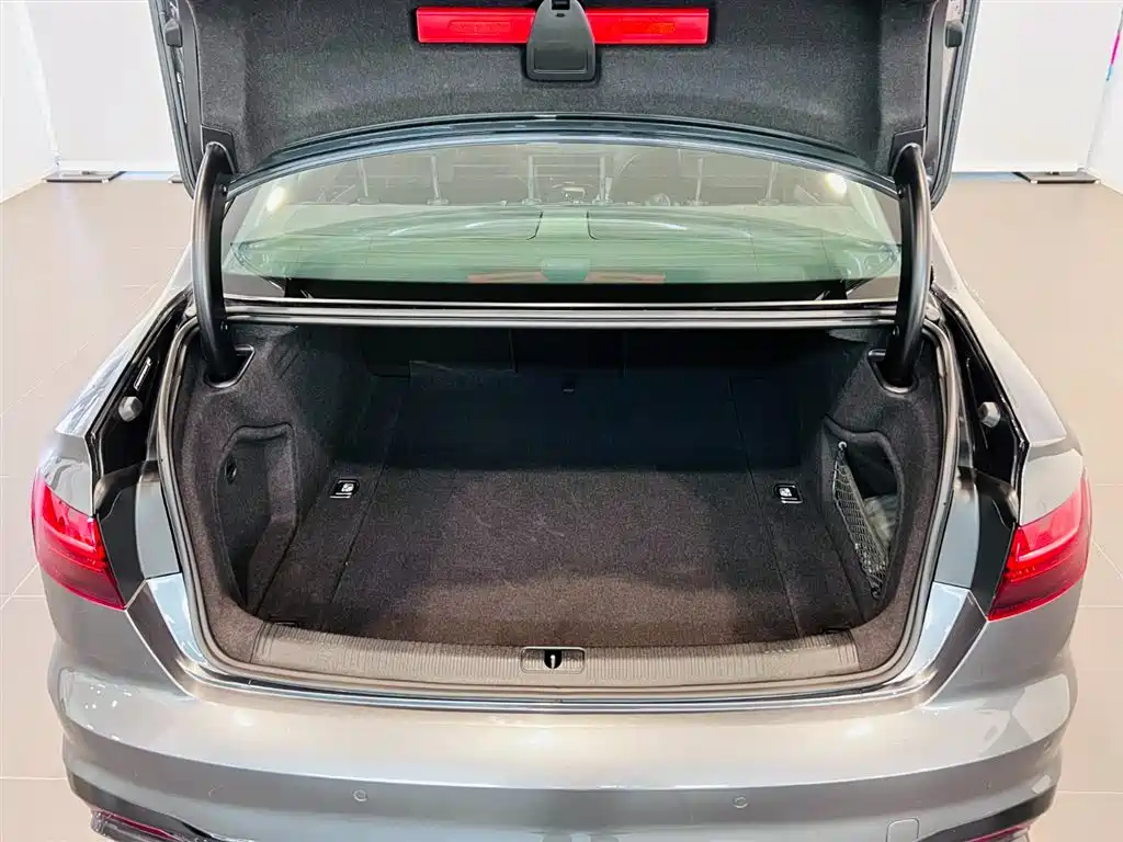 Audi A4L 2023 40 TFSI Sport
