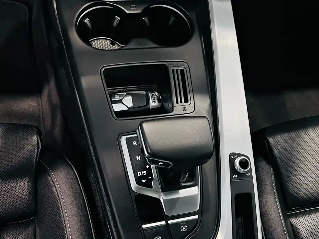Audi A4L 2023 40 TFSI Sport