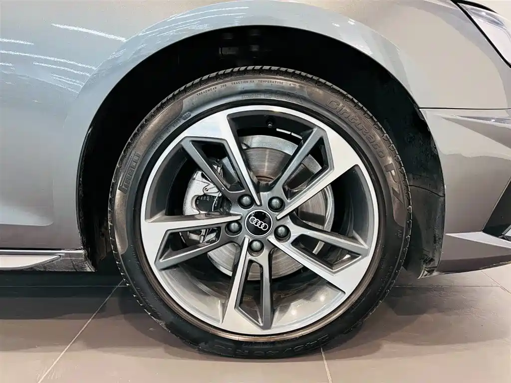 Audi A4L 2023 40 TFSI Sport