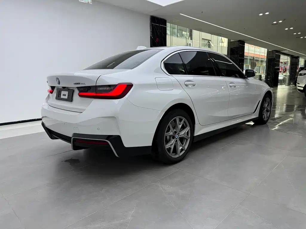 BMW i3 2025 eDrive 35 L