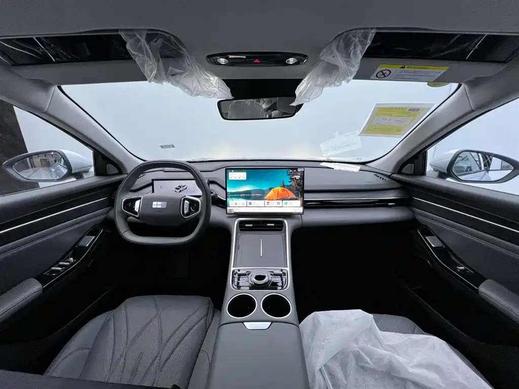 Geely Galaxy L6 2025 EM-i 140 km Explorer+