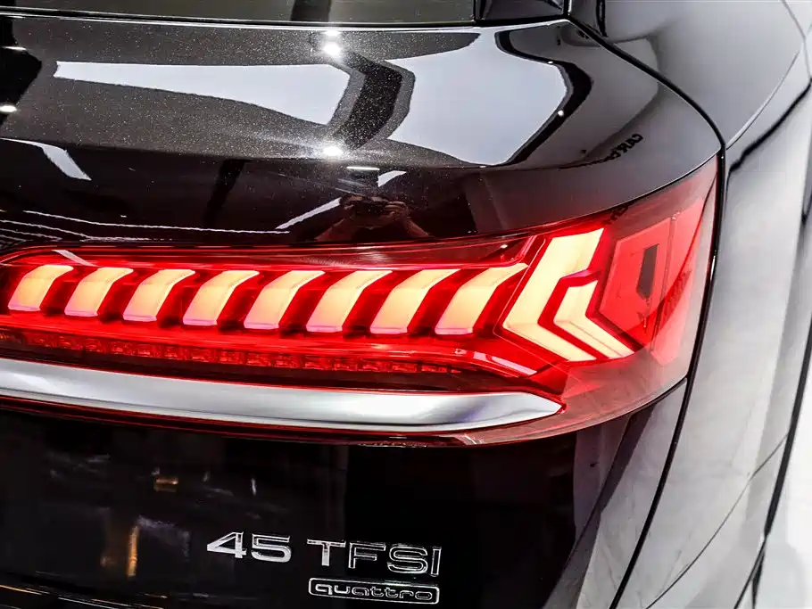 Audi Q7 2023 45 TFSI quattro S line Sport