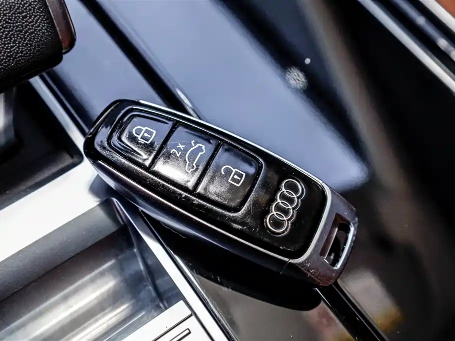 Audi Q7 2023 45 TFSI quattro S line Sport