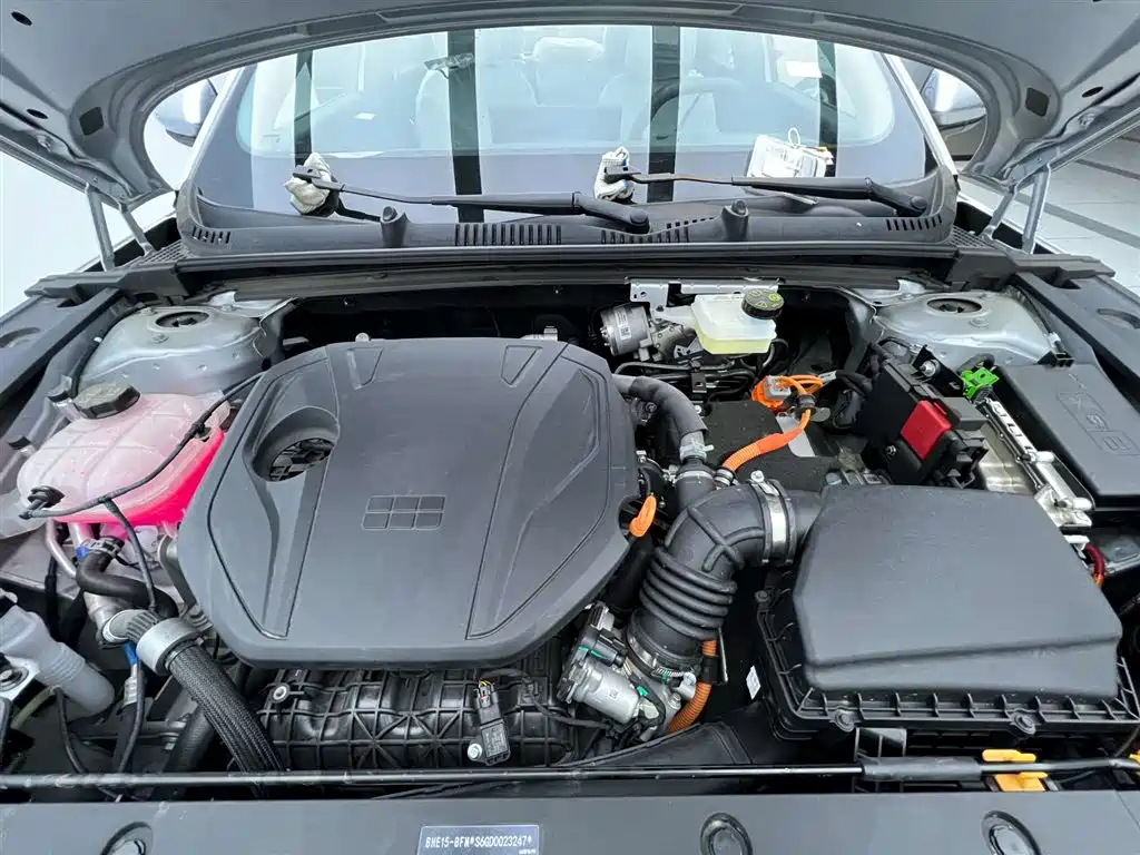 Geely Galaxy L6 2025 EM-i 140 km Explorer+
