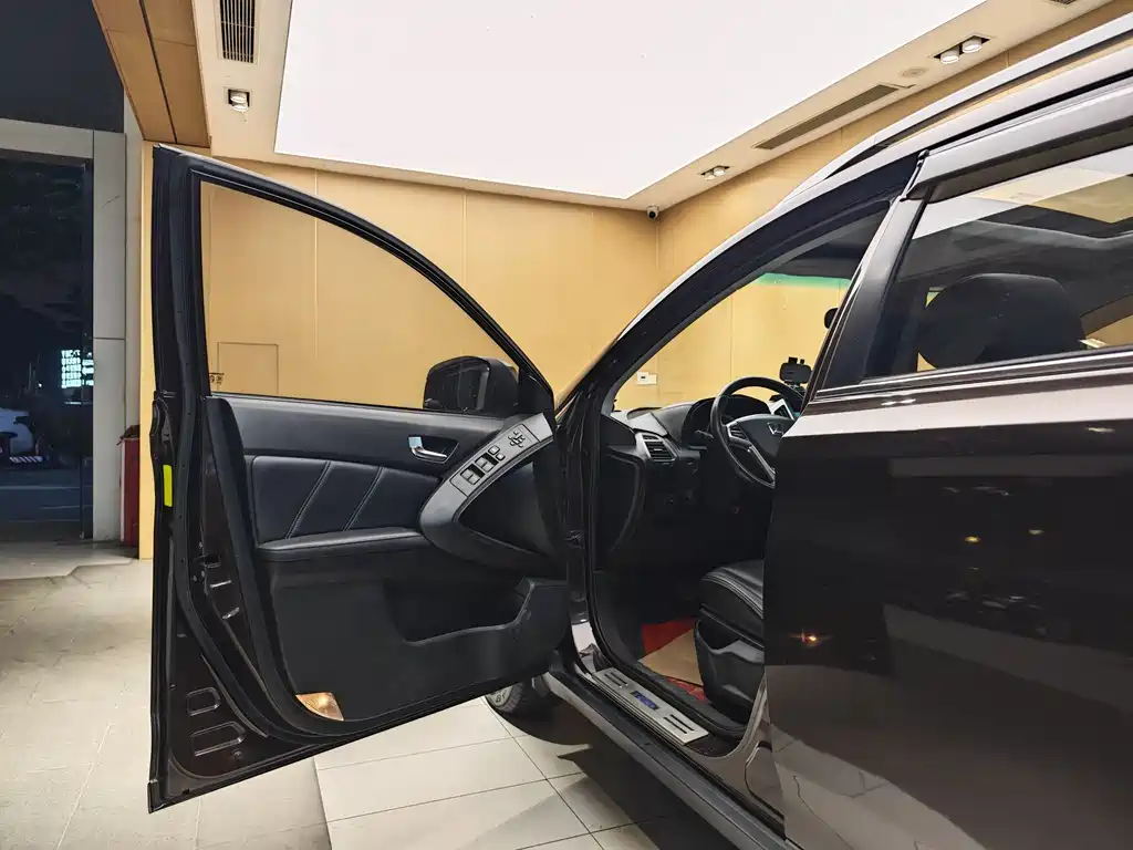 Luxgen U6 SUV 2014 1.8T Supreme Edition