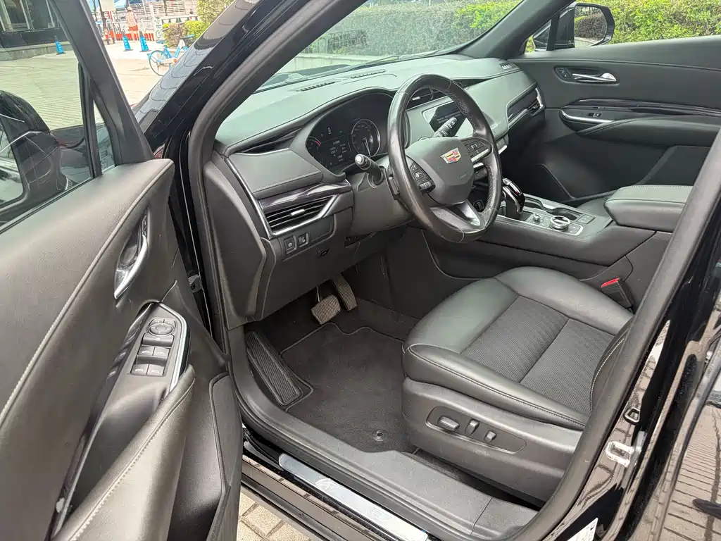 Cadillac XT4 2021 28T FWD Luxury