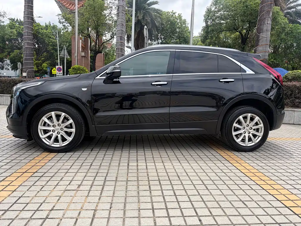 Cadillac XT4 2021 28T FWD Luxury