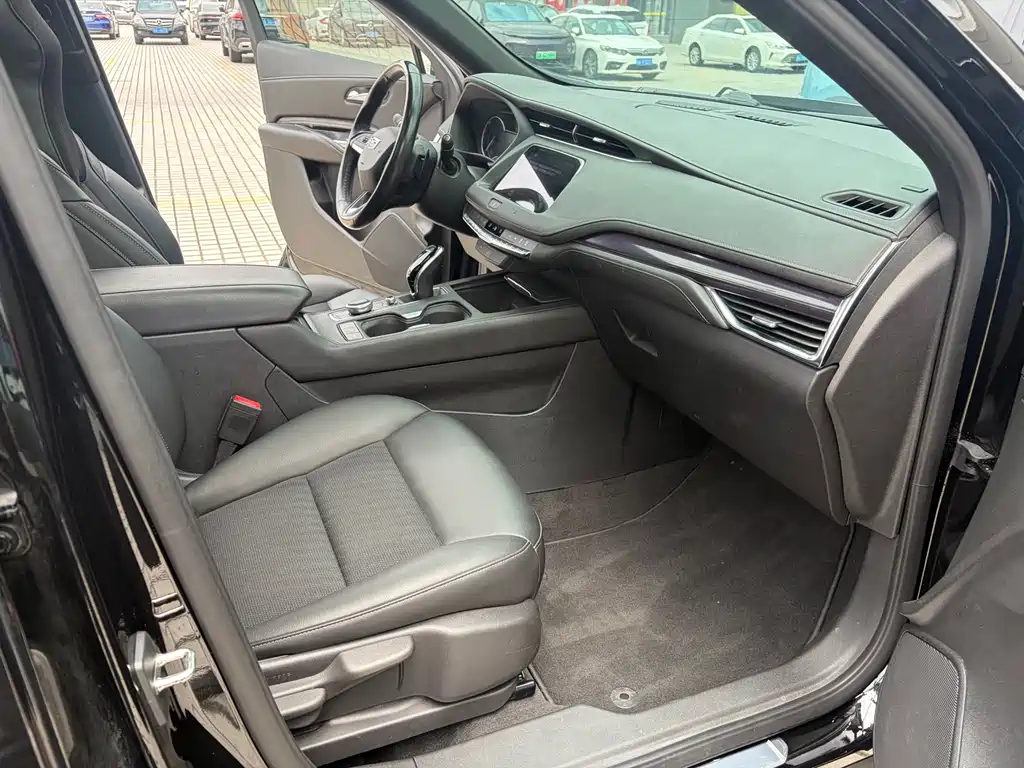 Cadillac XT4 2021 28T FWD Luxury