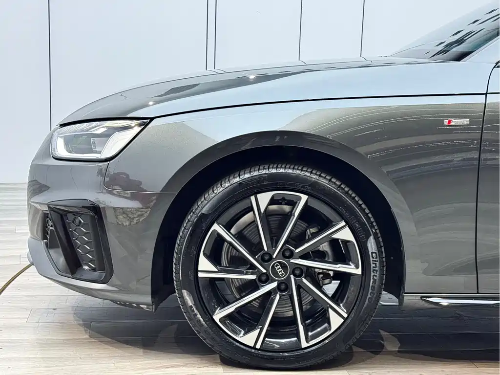 Audi A4L 2023 40 TFSI Premium