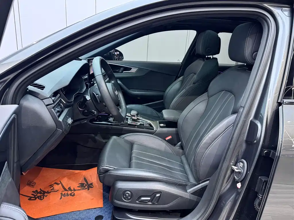 Audi A4L 2023 40 TFSI Premium