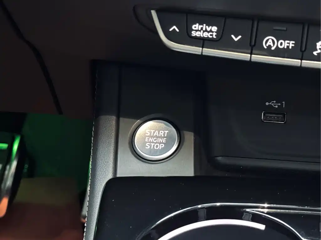 Audi A4L 2023 40 TFSI Premium