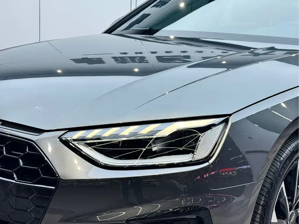 Audi A4L 2023 40 TFSI Premium